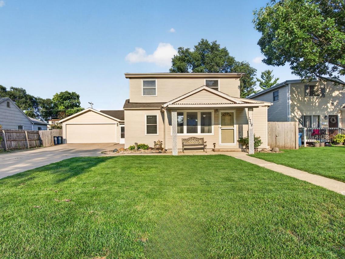 1712 Wilcox St., Crest Hill, IL 60403
