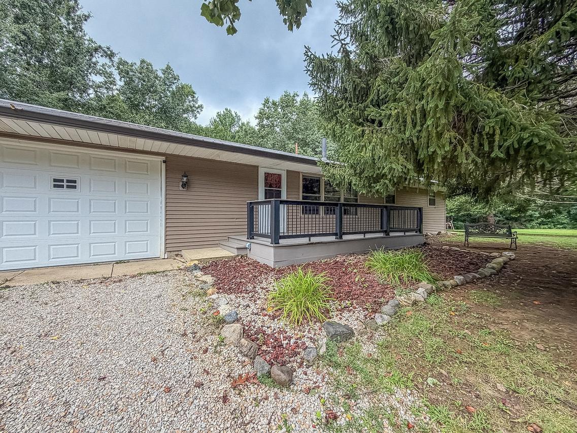 14373 N County Road 2200e, Oakland, IL 61943