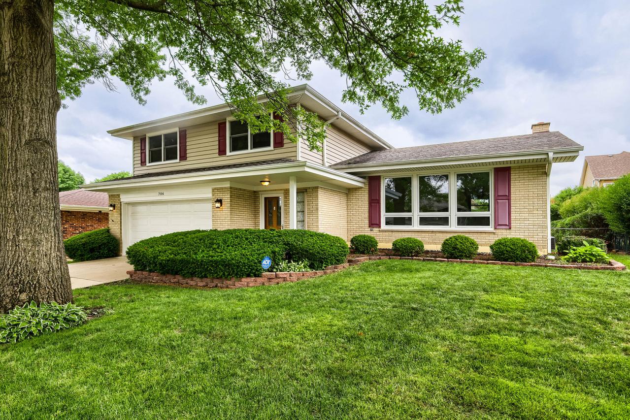 706 Huntington Ln., Schaumburg, IL 60193