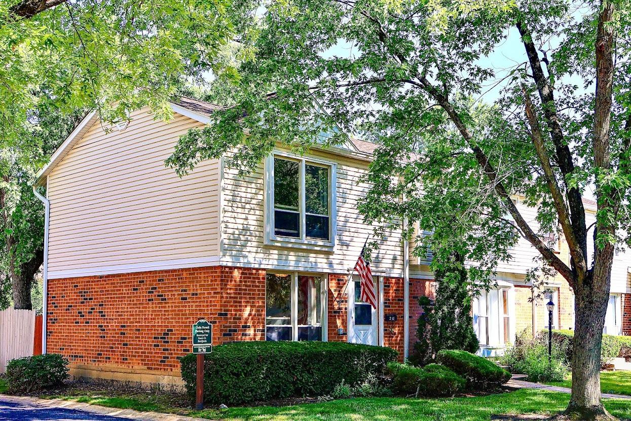 2061 Essex Ct., Streamwood, IL 60107