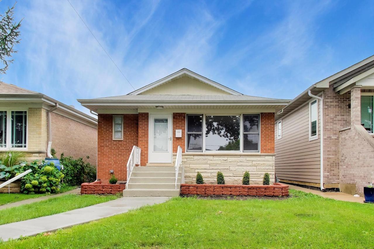 7528 W Winnemac Ave., Harwood Heights, IL 60706