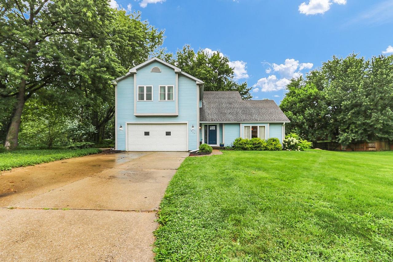 1207 Southwood Dr., Mahomet, IL 61853