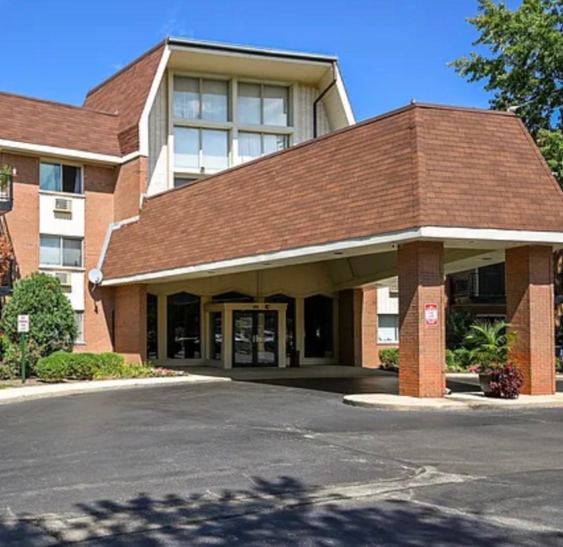 1188 Royal Glen Dr. #334, Glen Ellyn, IL 60137