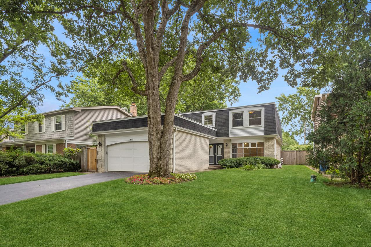 1645 Sherwood Rd., Highland Park, IL 60035