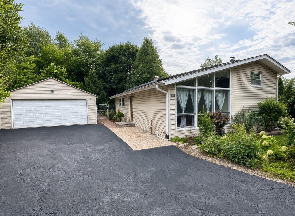 1008 Adams Ct., Carpentersville, IL 60110