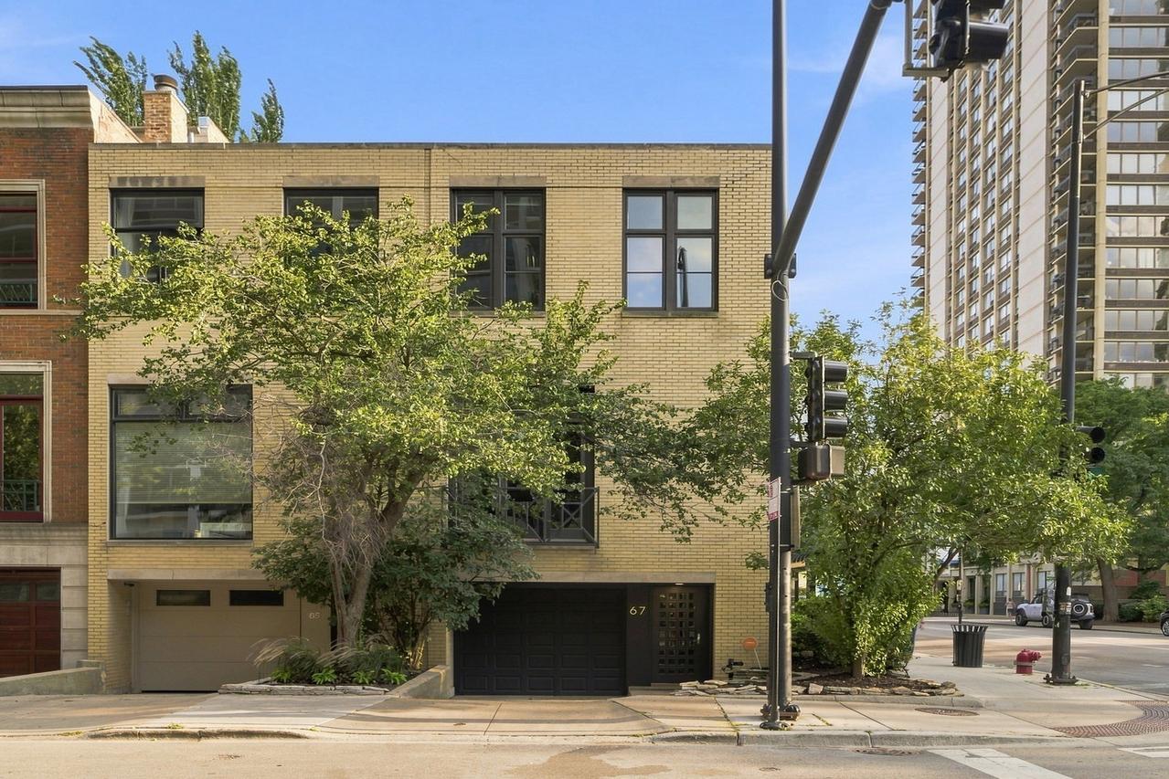 67 W Schiller St., Chicago, IL 60610