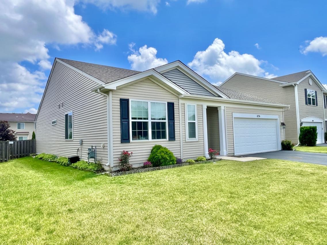 1074 Chestnut Dr., Pingree Grove, IL 60140