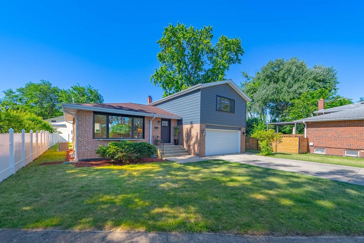 2405 Avondale Ave., Park Ridge, IL 60068