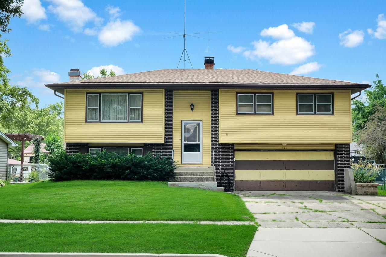1941 Marigold Ln., Hanover Park, IL 60133