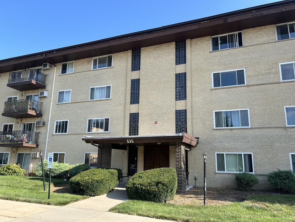 535 S Cleveland Ave. #202, Arlington Heights, IL 60005