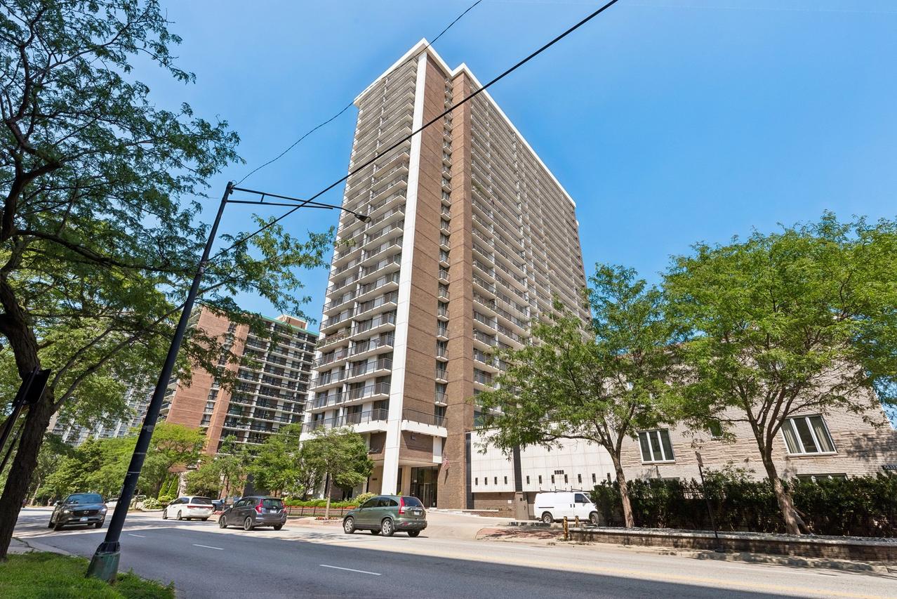 5855 N Sheridan Rd. #11J, Chicago, IL 60660