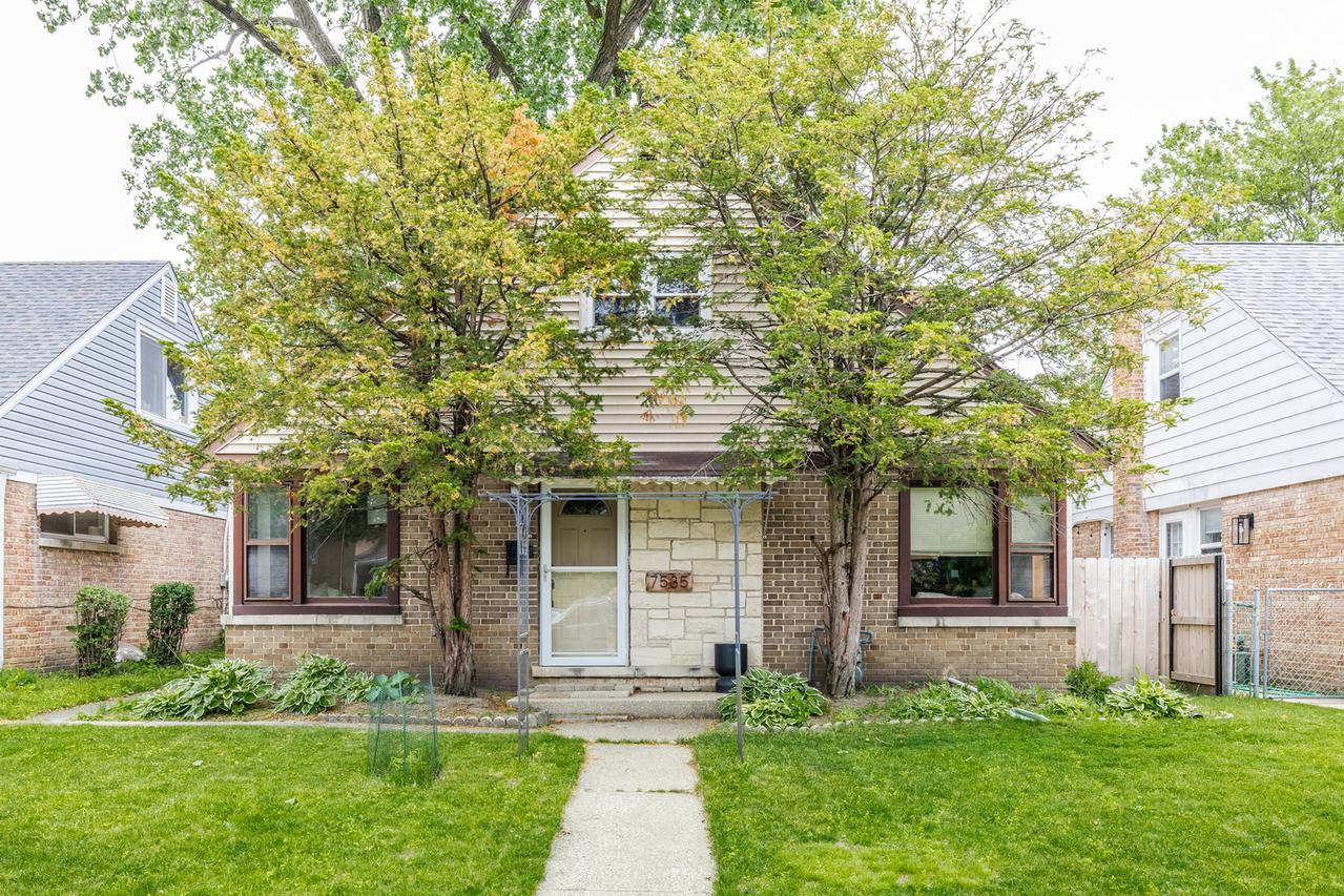 7535 Kenton Ave., Skokie, IL 60076
