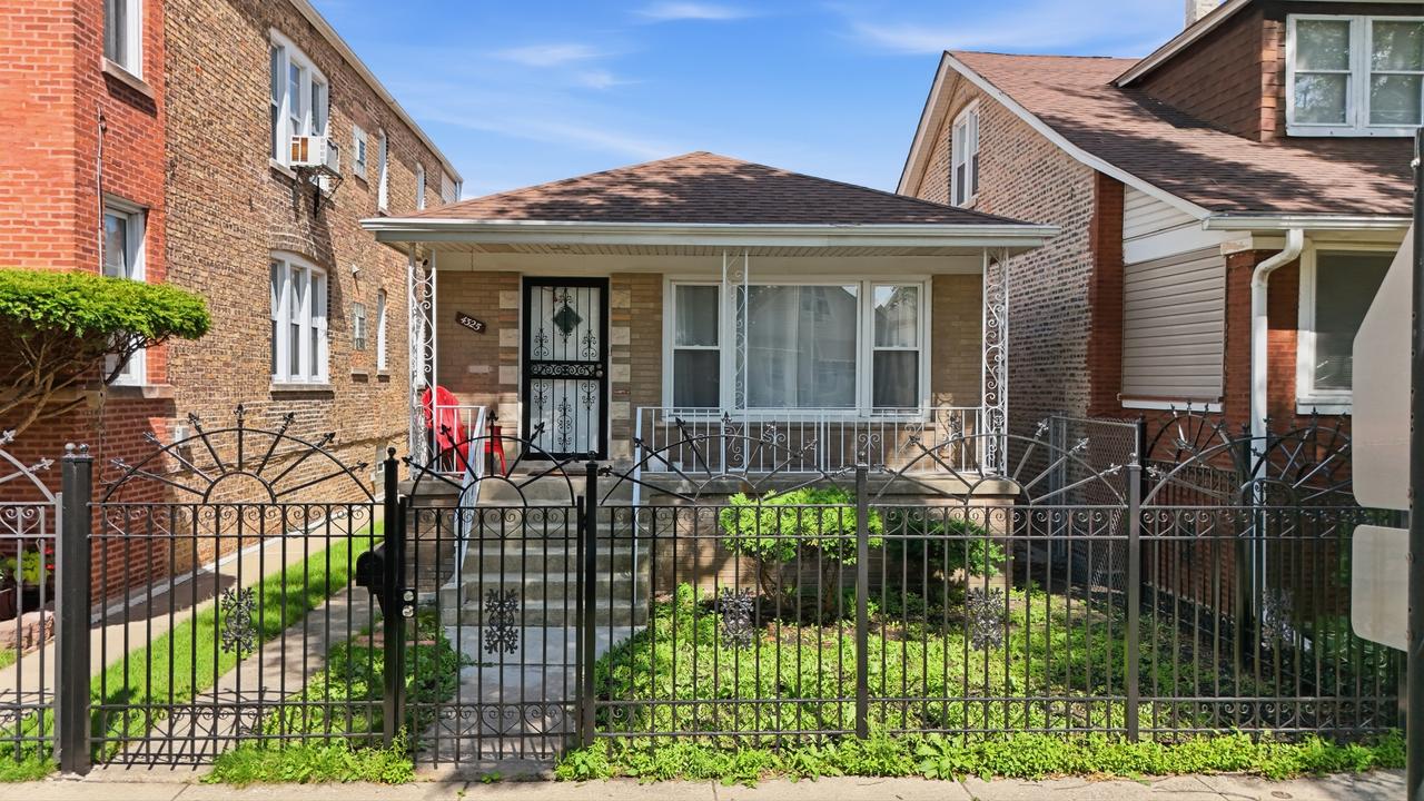 4325 S Rockwell St., Chicago, IL 60632