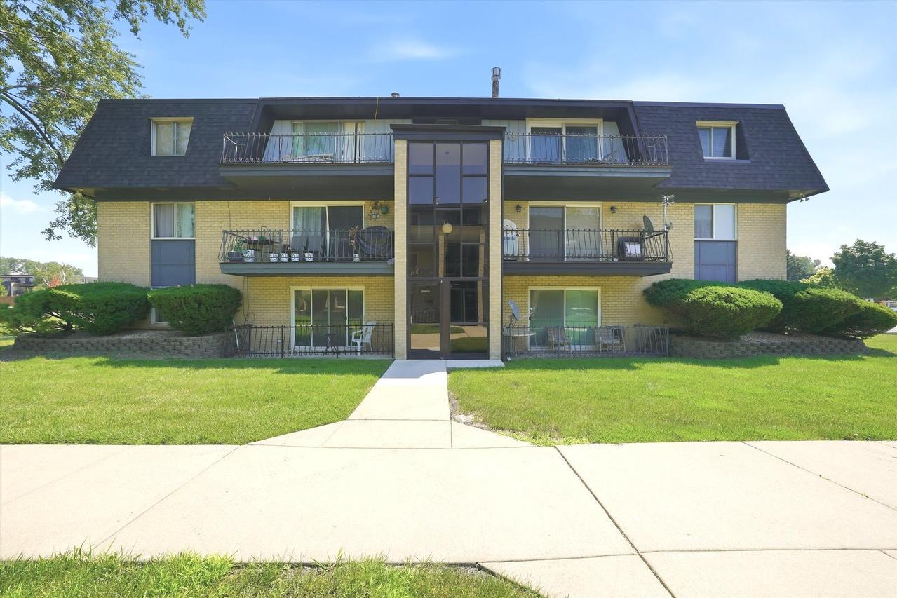 11132 S 84th Ave. #3B, Palos Hills, IL 60465