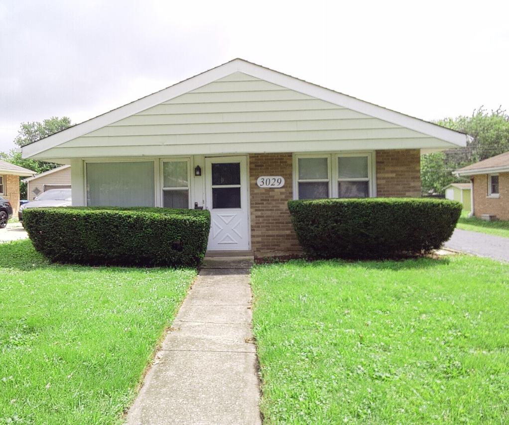 3029 Wallace Ave., Steger, IL 60475