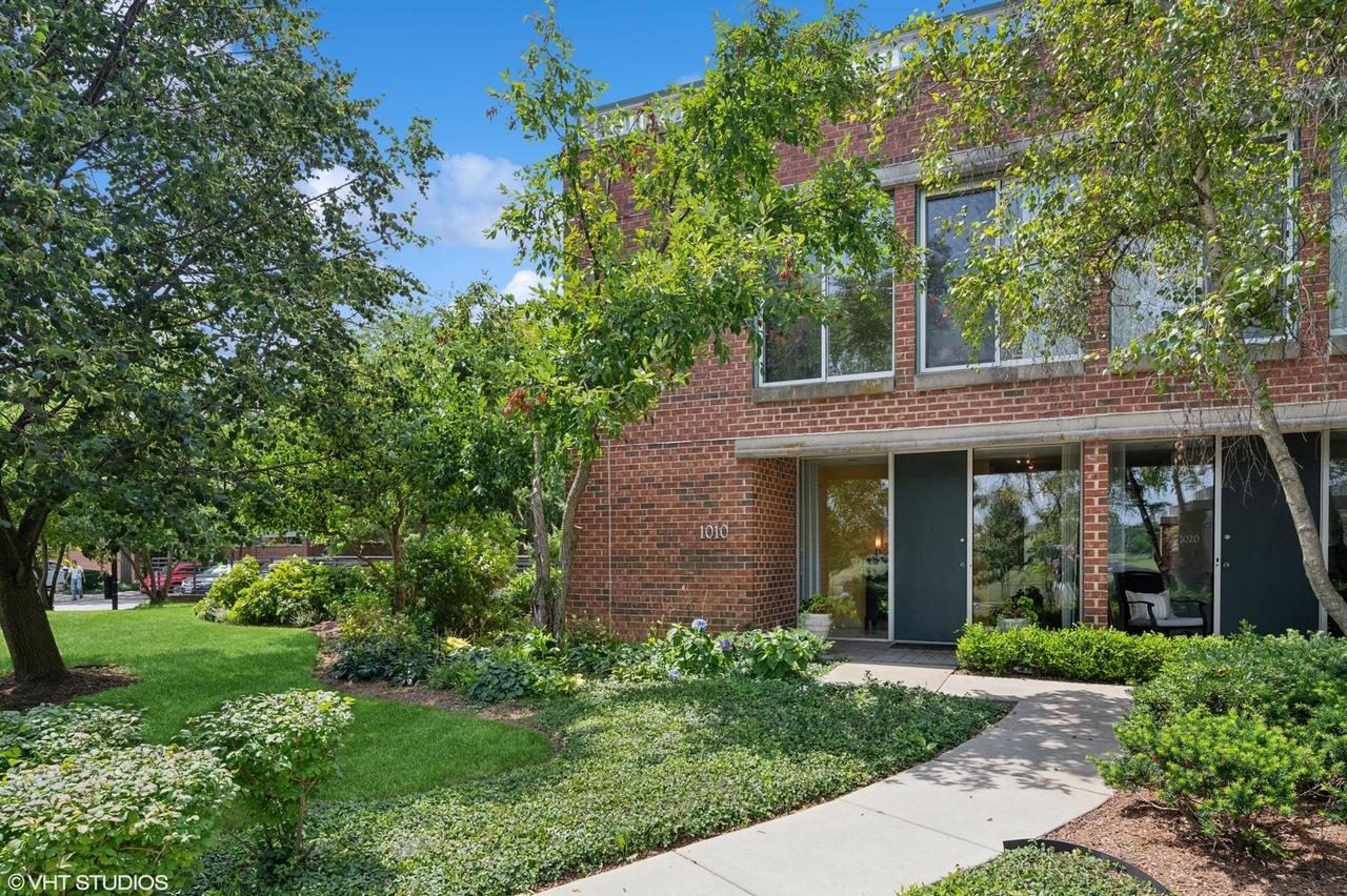 1010 Arbor Ln., Northfield, IL 60093