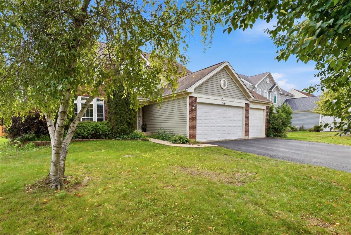219 S Primrose Ln., Round Lake, IL 60073