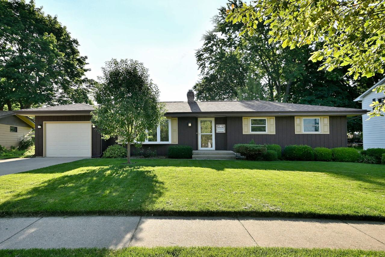 59 S Jane Dr., Elgin, IL 60123