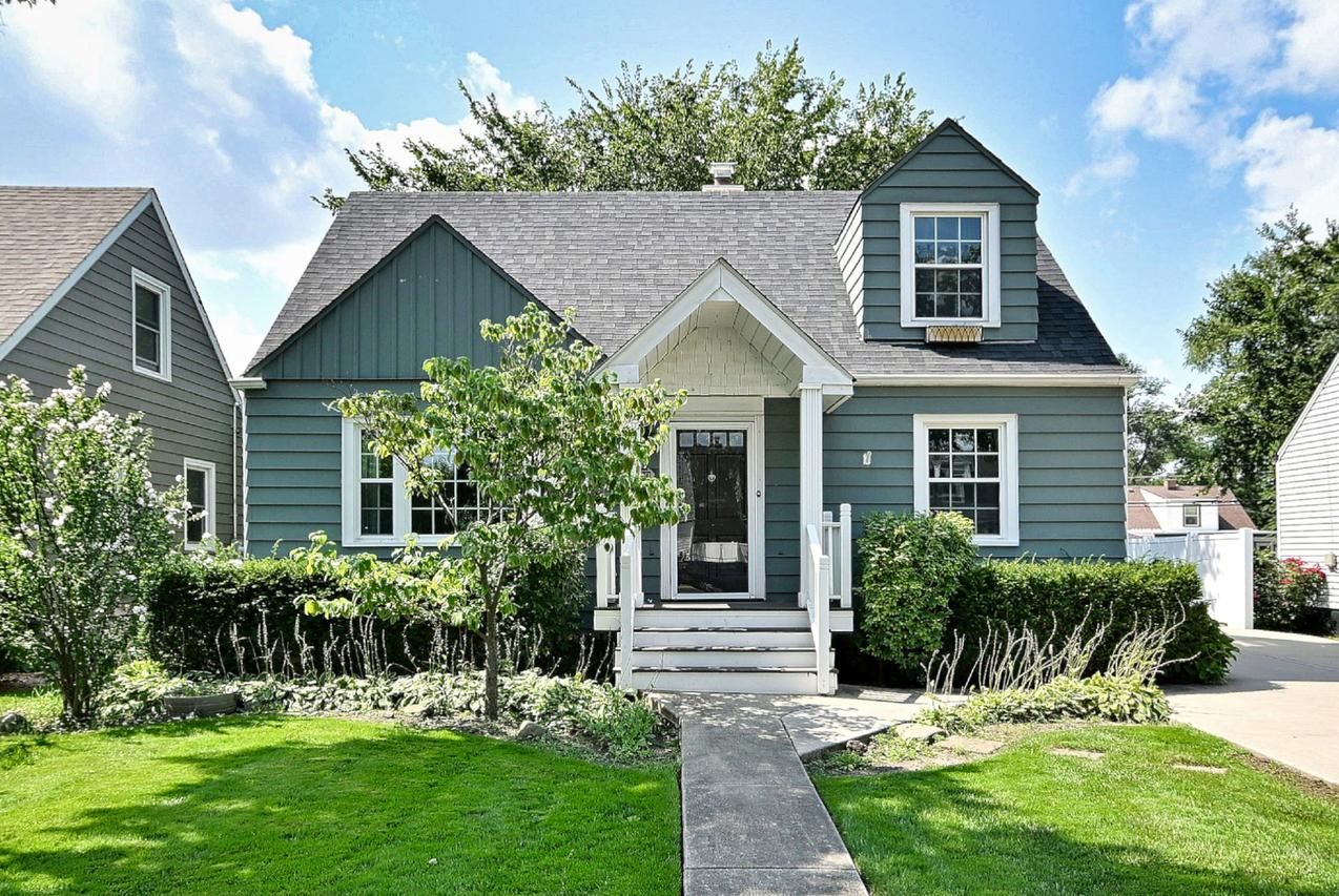1034 S Saylor Ave., Elmhurst, IL 60126