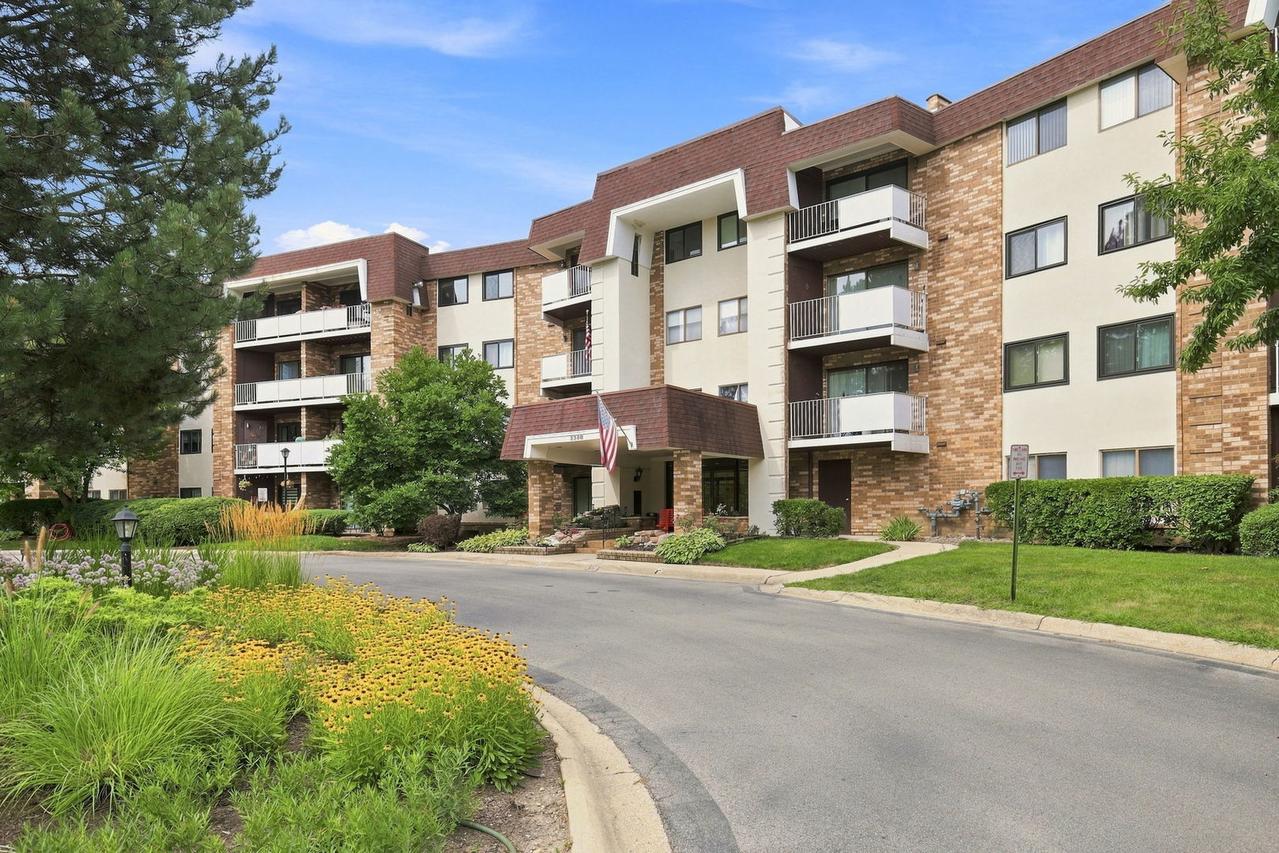 3300 N Carriageway Dr. #405, Arlington Heights, IL 60004