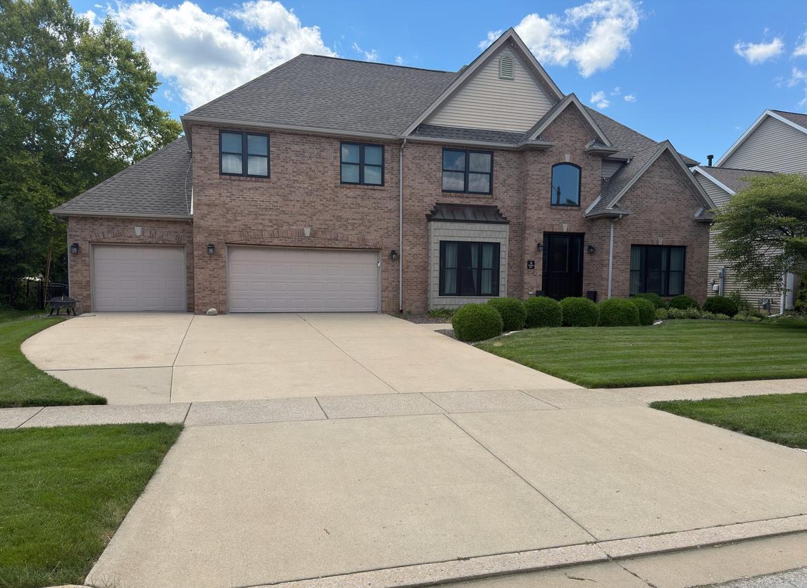 13 Knollbrook Ct., Bloomington, IL 61705