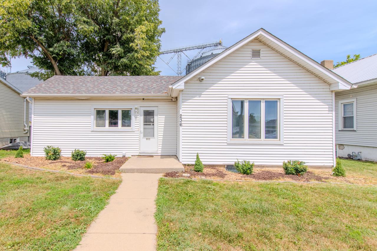 236 W Johnson St., Utica, IL 61373