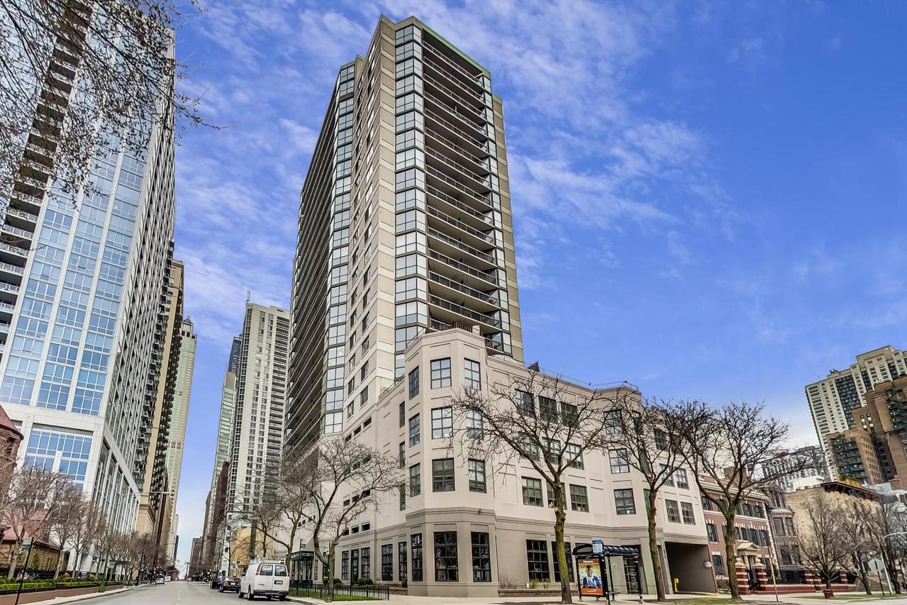 33 W Delaware Pl. #13A, Chicago, IL 60610