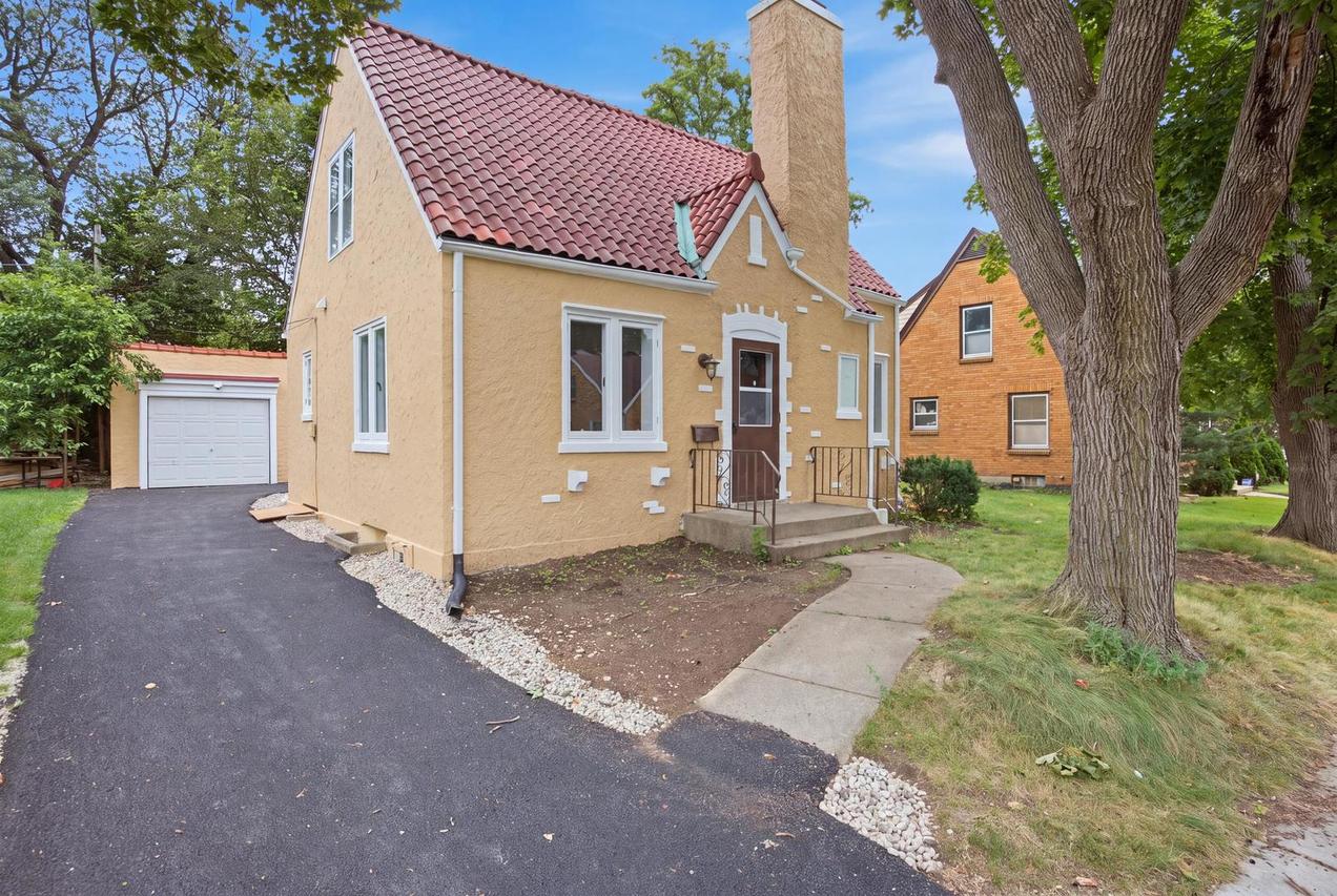 431 Bowen Ct., Elgin, IL 60120