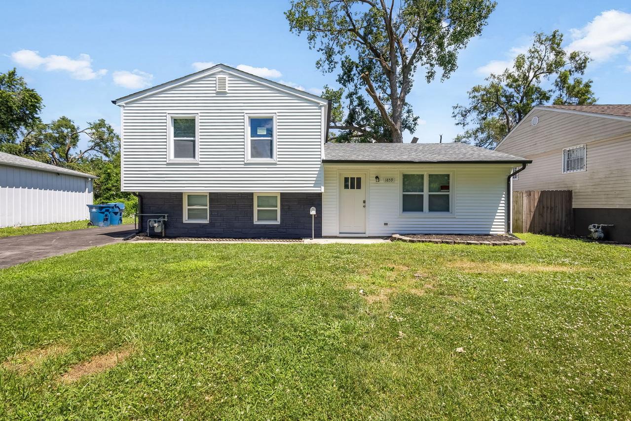 1859 Reichert Ave., Sauk Village, IL 60411