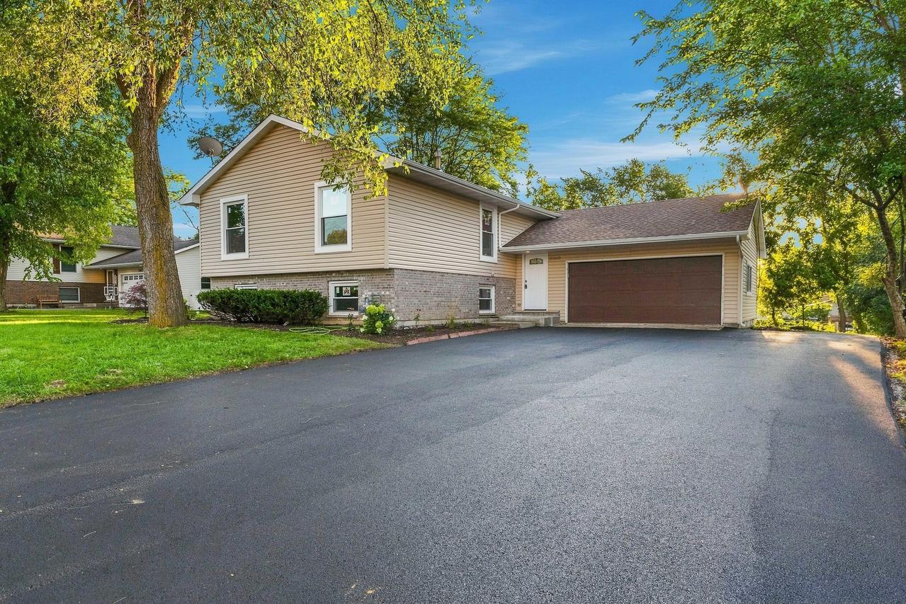 23540 N Echo Lake Rd., Lake Zurich, IL 60047