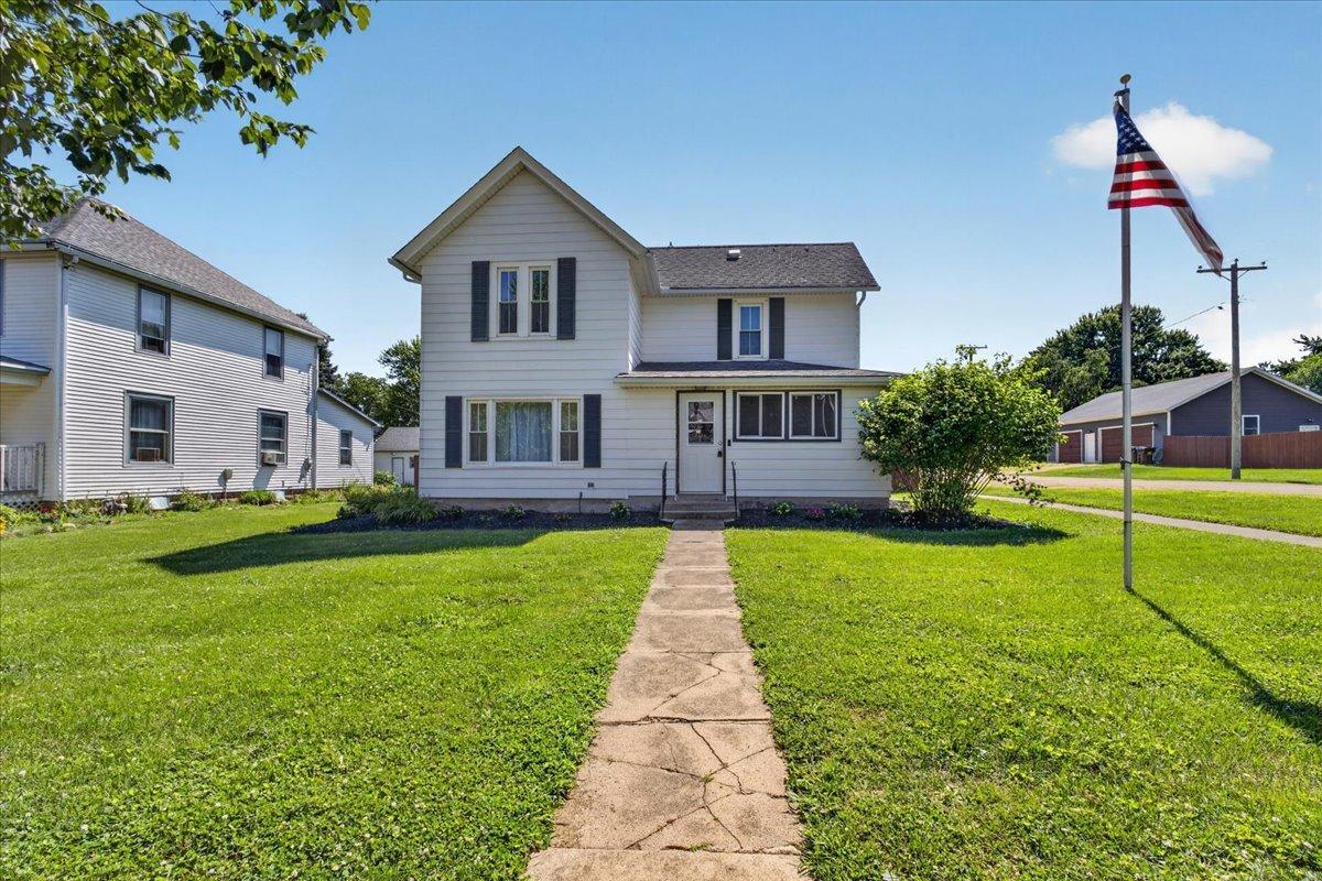 411 Main St., Leaf River, IL 61047