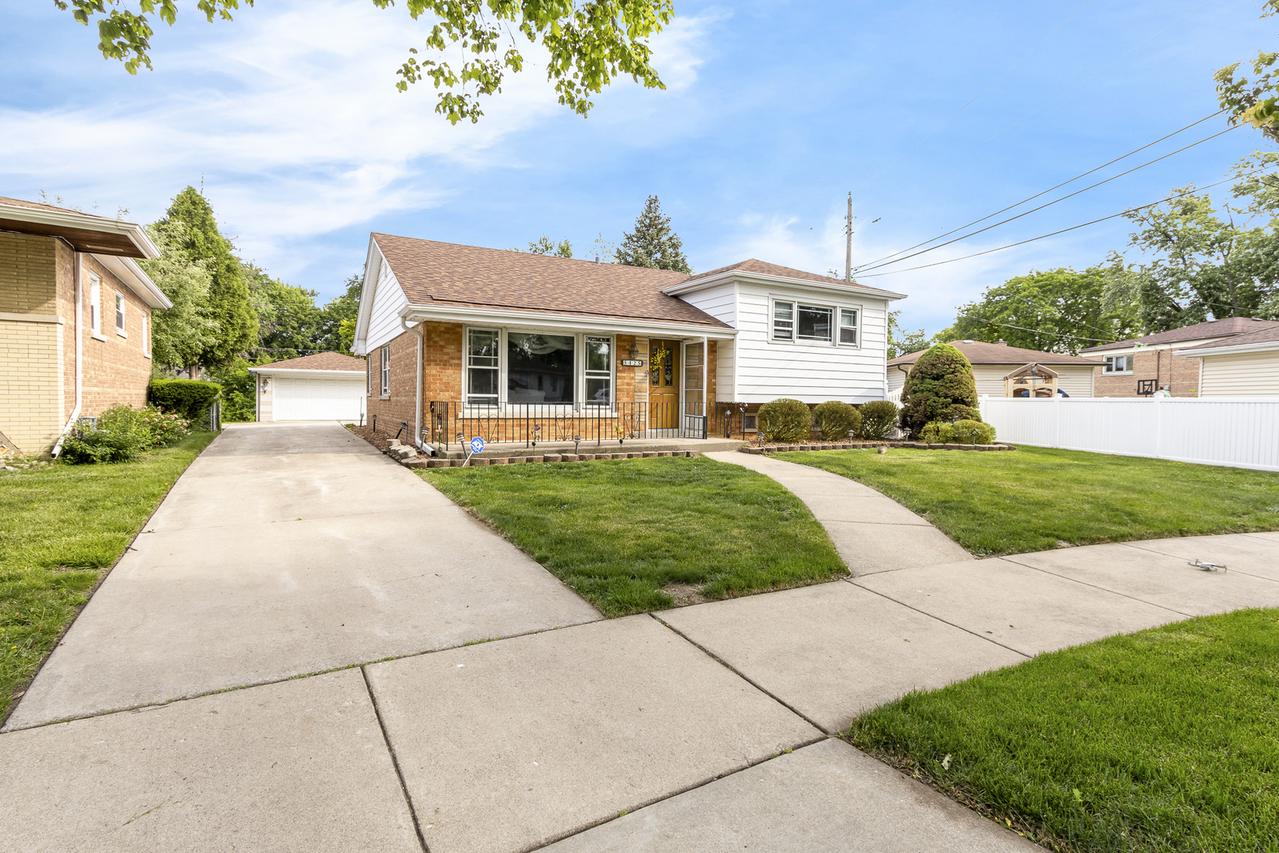 5425 Drury Ln., Oak Lawn, IL 60453