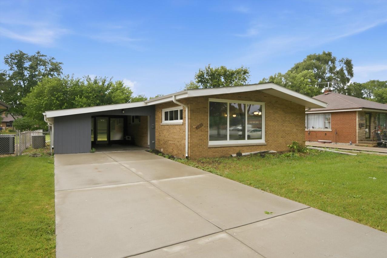 240 Barron St., Bensenville, IL 60106