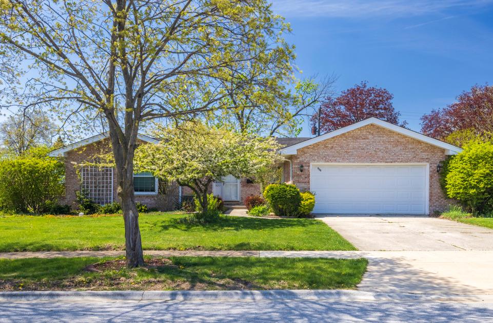 920 Macarthur Dr., Chicago Heights, IL 60411