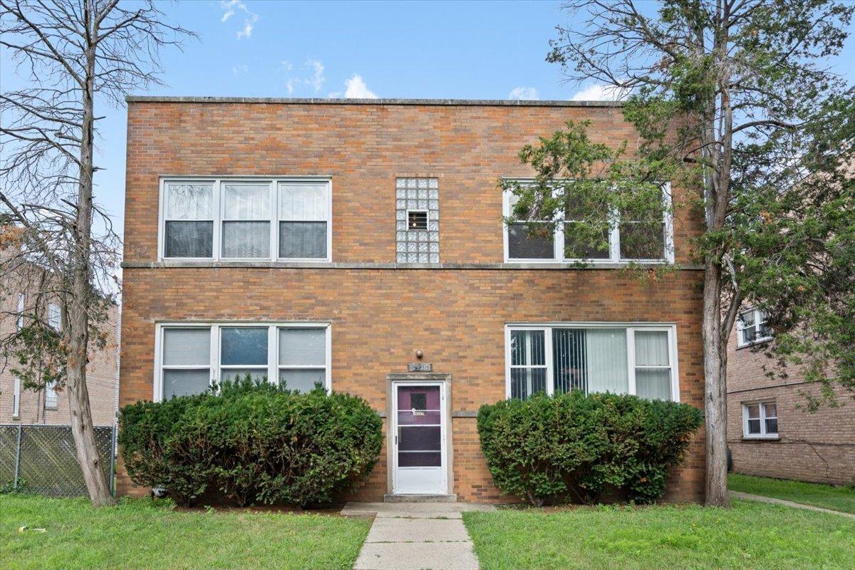 8920 Lamon Ave. #2B, Skokie, IL 60077