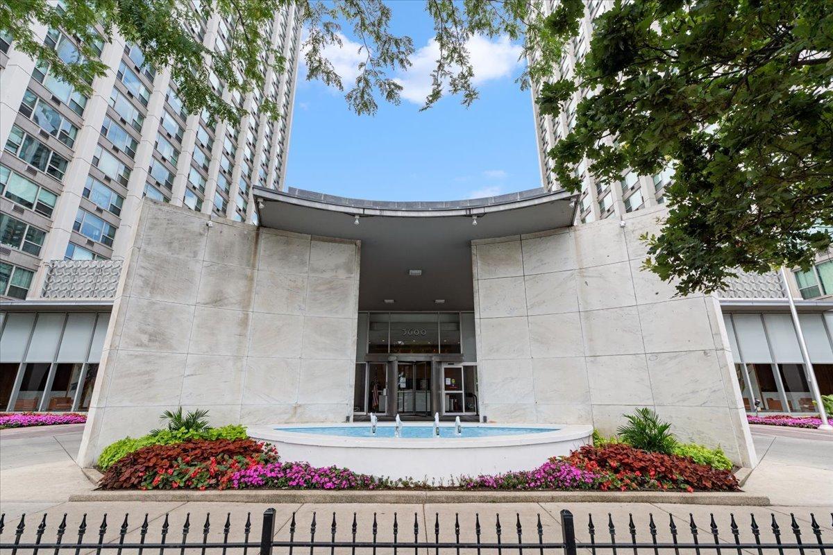 3600 N Lake Shore Dr. #325, Chicago, IL 60613