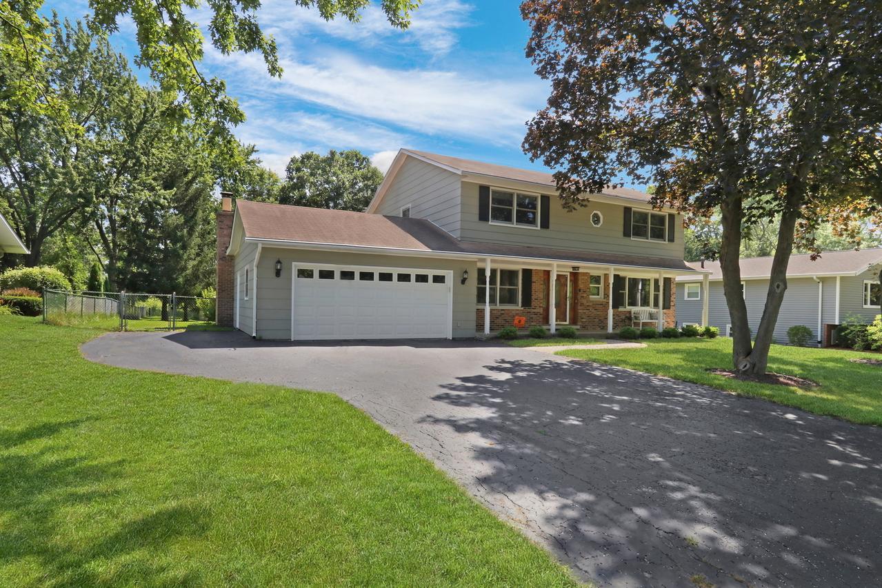15033 W Redwood Ln., Libertyville, IL 60048