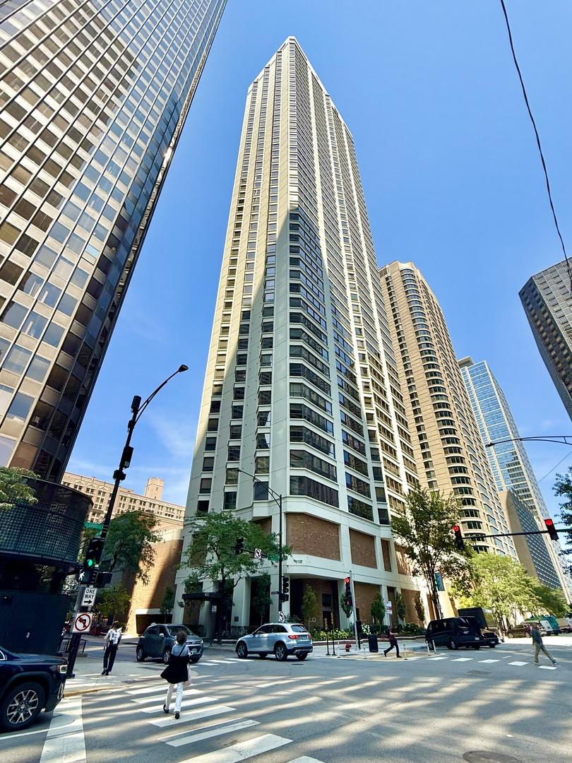 400 E Ohio St. #4702, Chicago, IL 60611