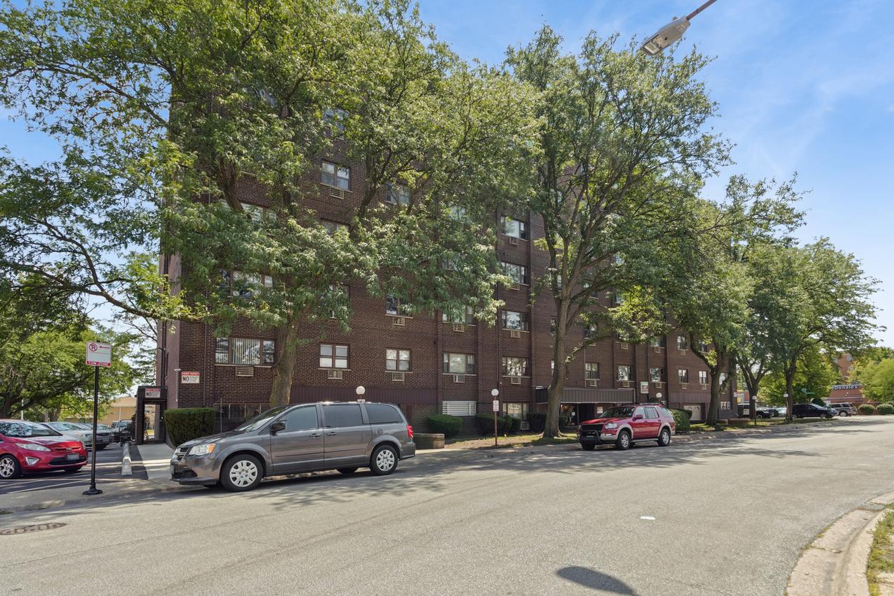 4600 N Cumberland Ave. #205, Chicago, IL 60656