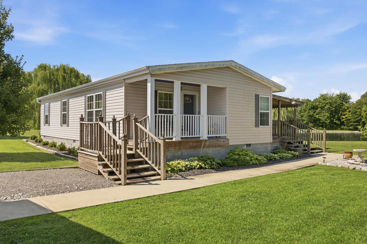 871 Sorento Ave., Donnellson, IL 62019