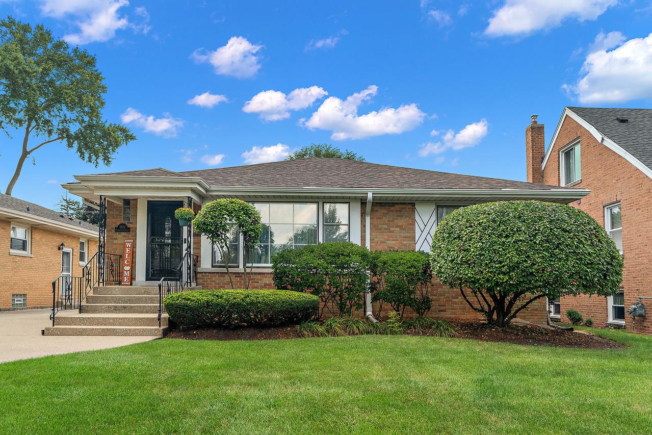 1916 Manchester Ave., Westchester, IL 60154