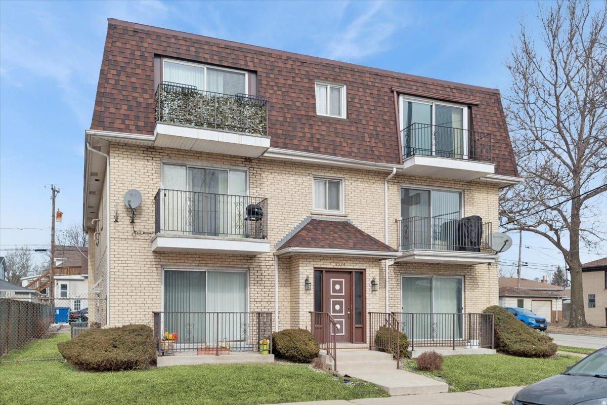 6534 W Montrose Ave. #3W, Harwood Heights, IL 60706
