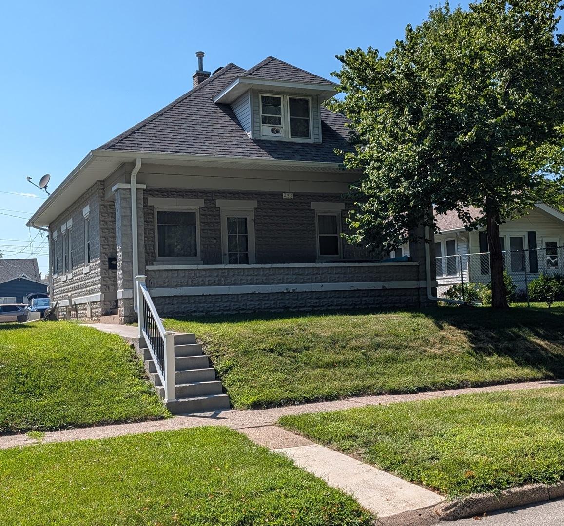 258 7th St., Silvis, IL 61282