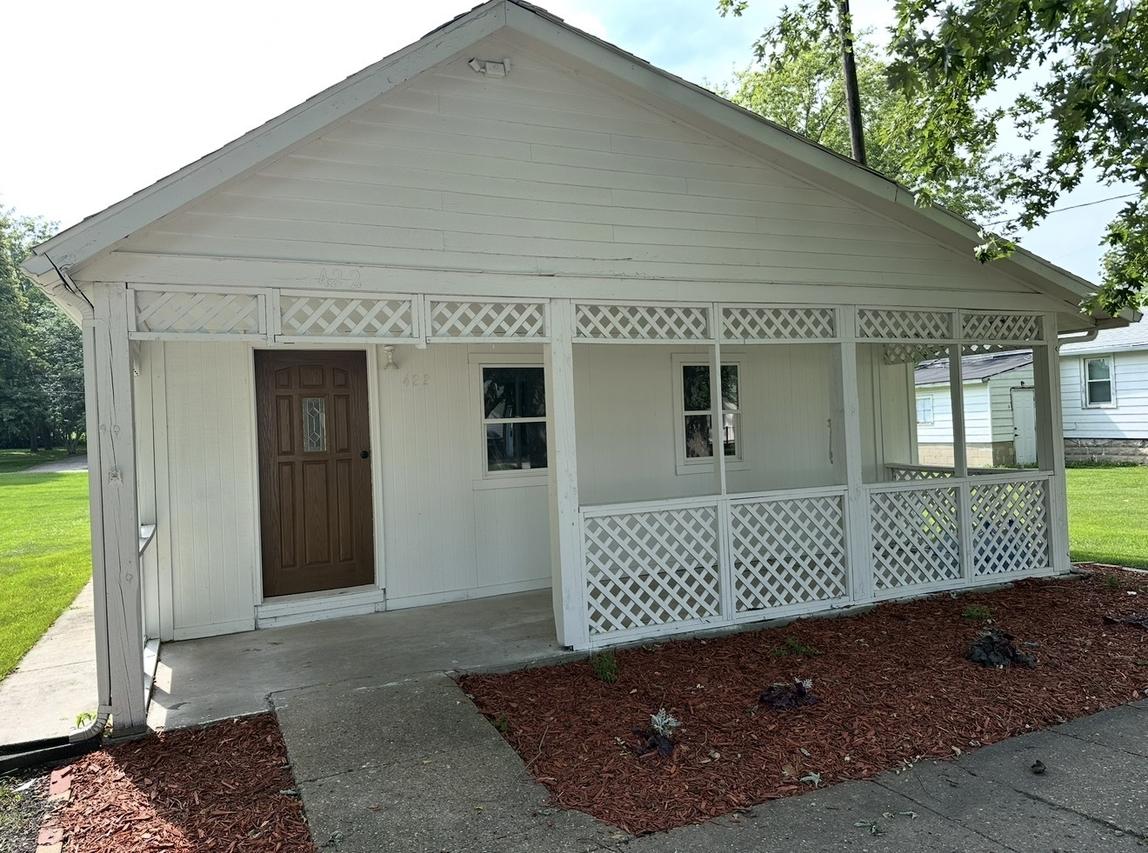 422 N Main St., Gilman, IL 60938