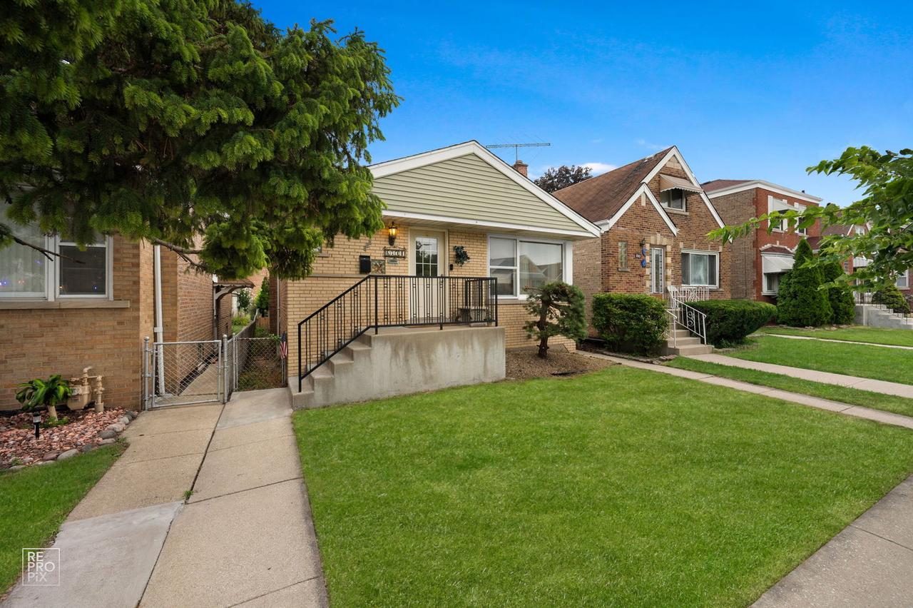 6741 S Komensky Ave., Chicago, IL 60629