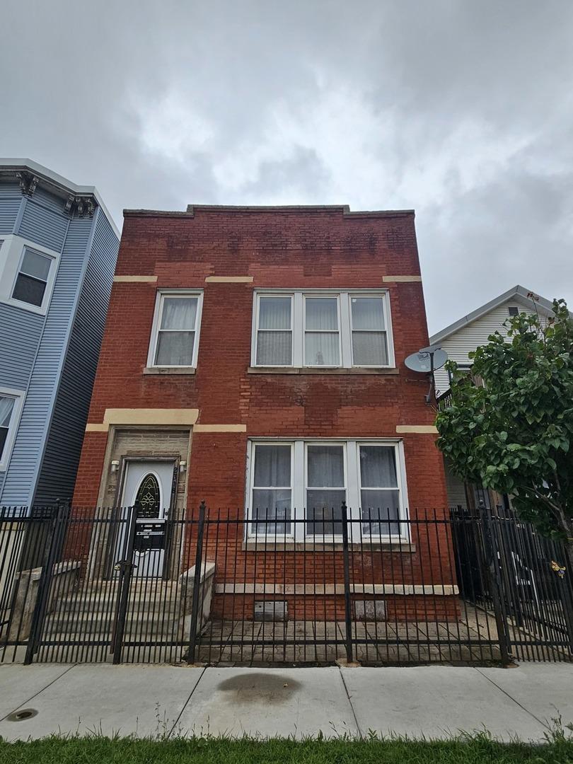 2318 W Grand Ave., Chicago, IL 60612