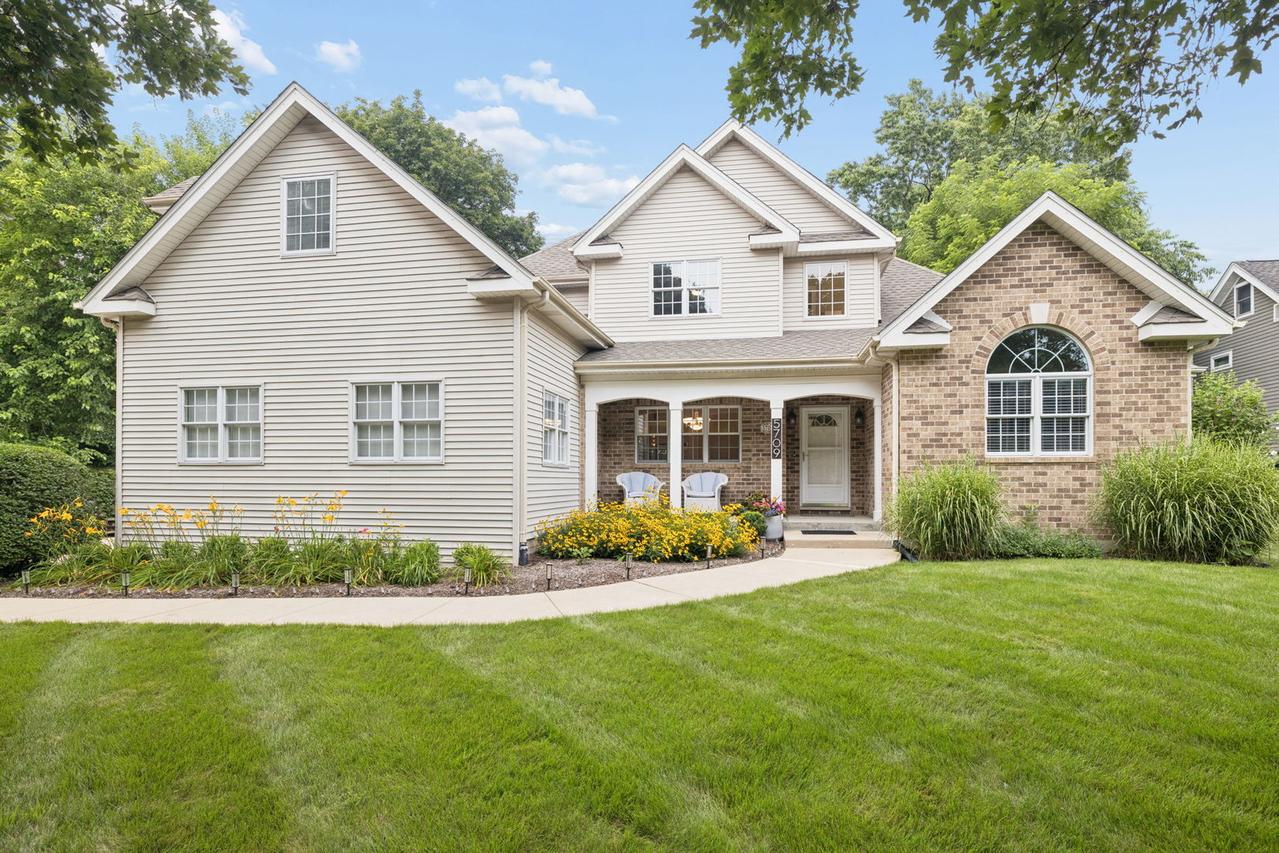 5709 Lenox Rd., Lisle, IL 60532