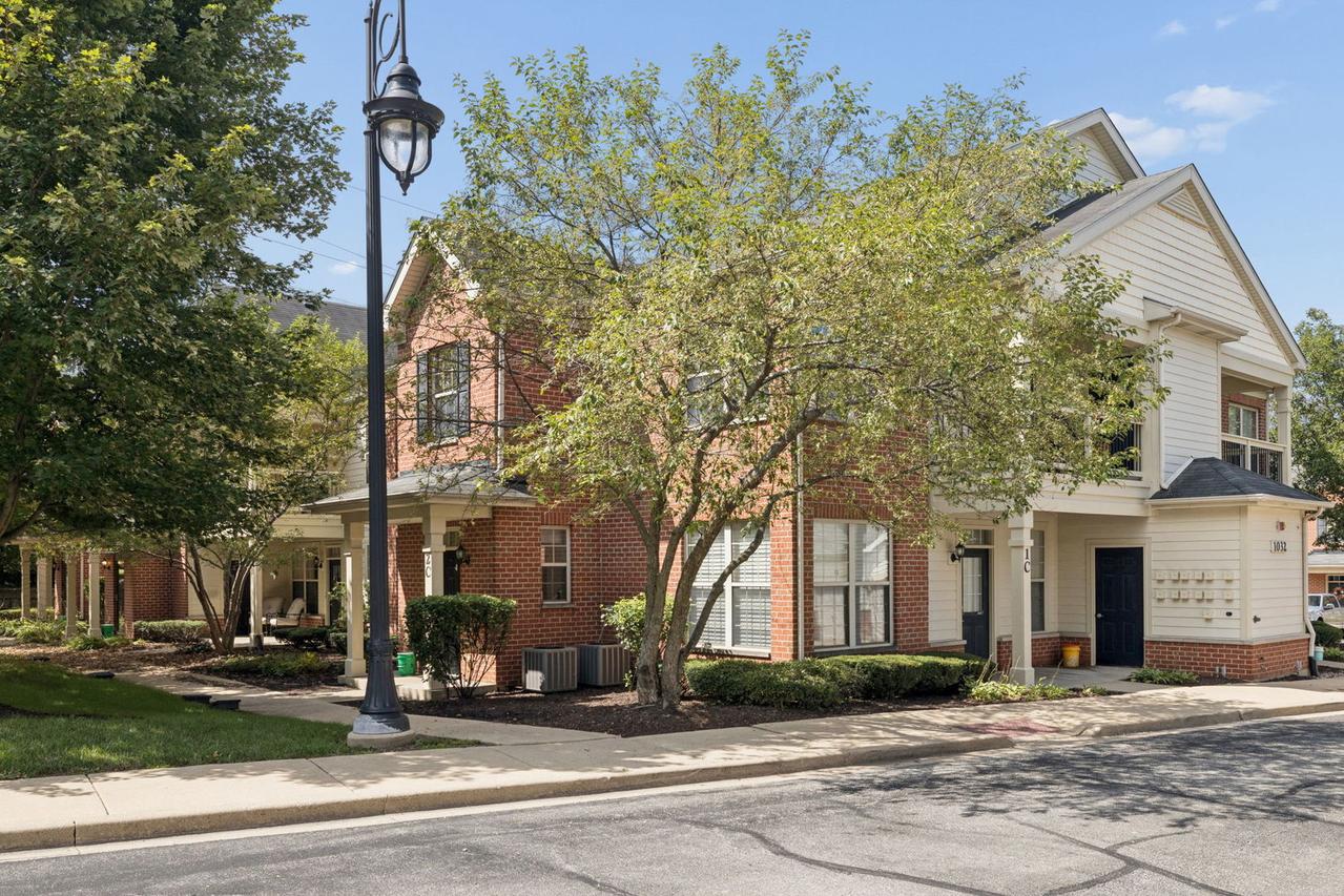 1032 Swift Rd. #1B, Glen Ellyn, IL 60137