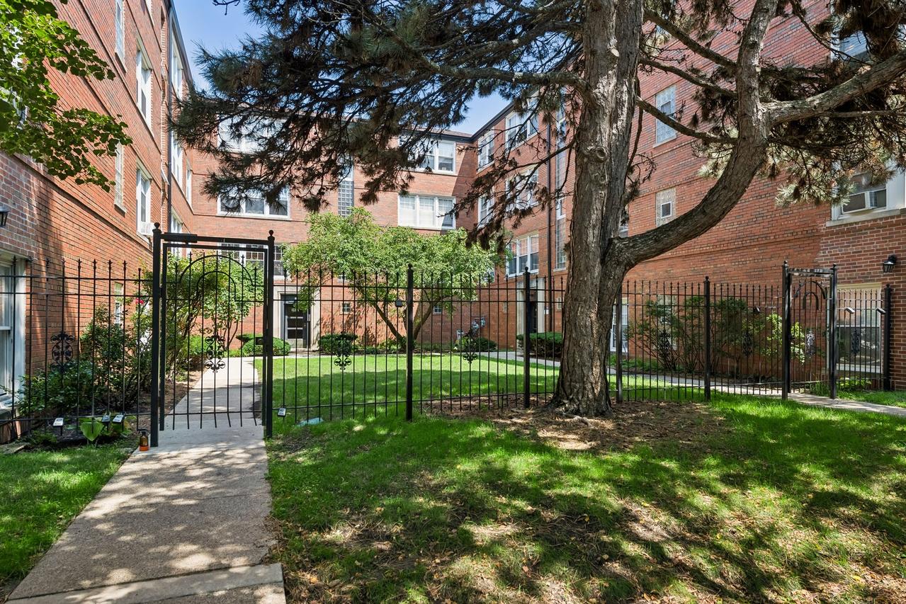 2422 W Farragut Ave. #1A, Chicago, IL 60625