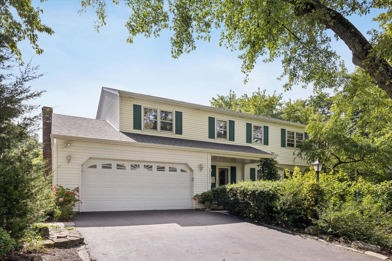 27W215 Oakwood St., Winfield, IL 60190